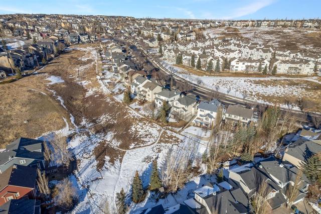 217 Hidden Creek Boulevard Nw, House detached with 3 bedrooms, 3 bathrooms and 4 parking in Calgary AB | Image 4