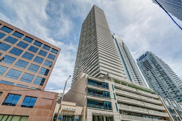 209 - 2221 Yonge St, Condo with 3 bedrooms, 2 bathrooms and 0 parking in Toronto ON | Image 1
