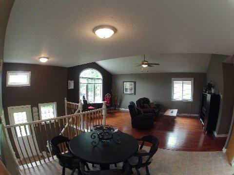 102 Cundles Rd E, House detached with 3 bedrooms, 2 bathrooms and 2 parking in Barrie ON | Image 1