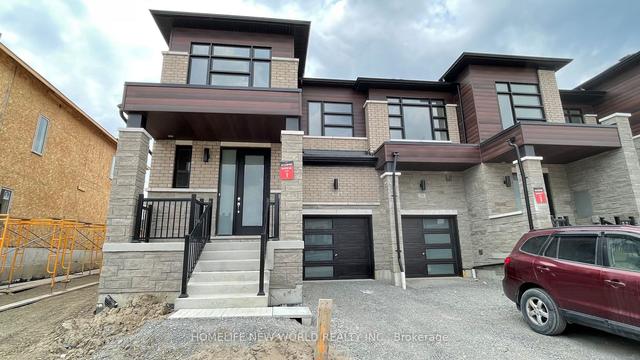 34 Van Wart St, House attached with 4 bedrooms, 3 bathrooms and 3 parking in Whitby ON | Image 1