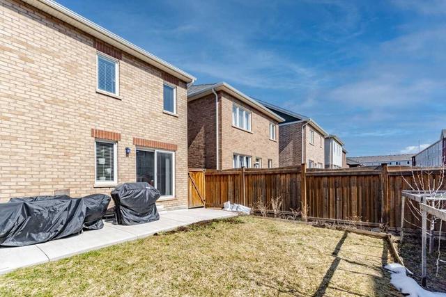 15 Bannister Cres, House detached with 3 bedrooms, 3 bathrooms and 3 parking in Brampton ON | Image 25