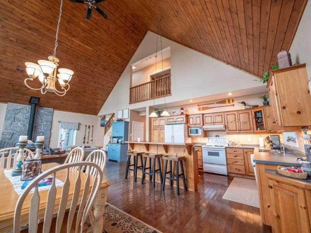 17470 Georgian Bay Shore, House detached with 2 bedrooms, 2 bathrooms and 0 parking in Georgian Bay ON | Image 2