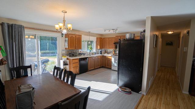 2644 10th Avenue, House detached with 4 bedrooms, 2 bathrooms and null parking in Castlegar BC | Image 8