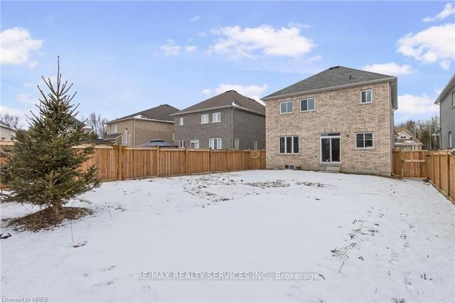 30 Pearl St W, House detached with 4 bedrooms, 4 bathrooms and 6 parking in Wasaga Beach ON | Image 9