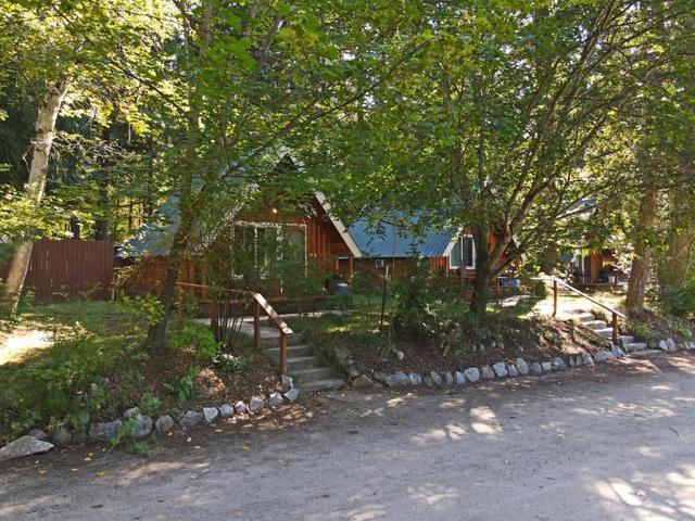 5730 Cedar Creek Road, House detached with 3 bedrooms, 3 bathrooms and null parking in Central Kootenay H BC | Image 18