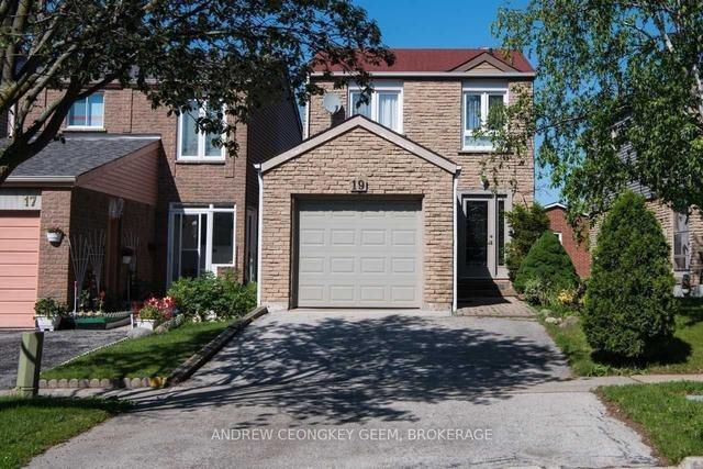 19 Capilano Crt, House detached with 3 bedrooms, 3 bathrooms and 3 parking in Vaughan ON | Image 1