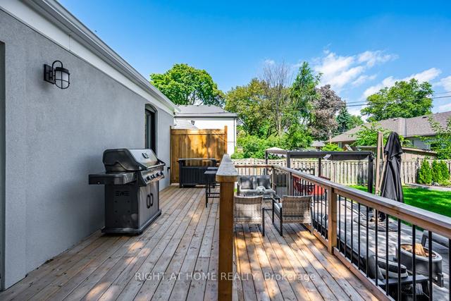 205 Prince Edward Dr S, House detached with 3 bedrooms, 2 bathrooms and 5 parking in Toronto ON | Image 18
