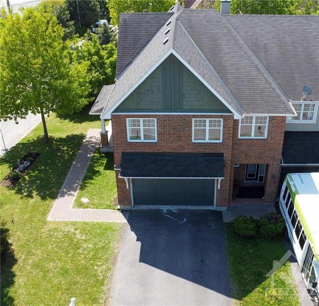 420 Cache Bay, Townhouse with 4 bedrooms, 3 bathrooms and 6 parking in Ottawa ON | Image 1