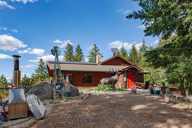 5572 Oyama Lake Road, House detached with 4 bedrooms, 2 bathrooms and 26 parking in Columbia Shuswap F BC | Image 5