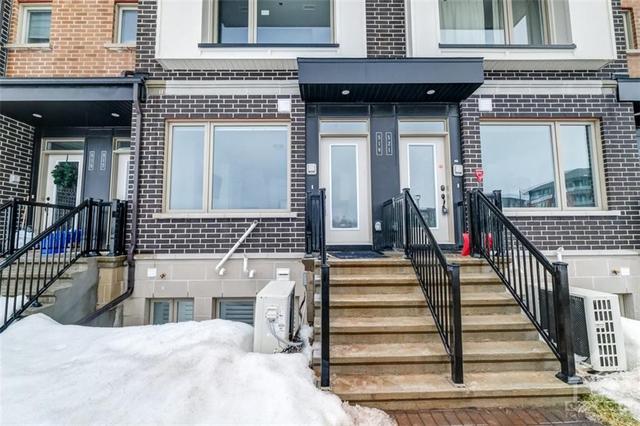 519 Ozawa Private, House attached with 2 bedrooms, 1 bathrooms and 1 parking in Ottawa ON | Image 3