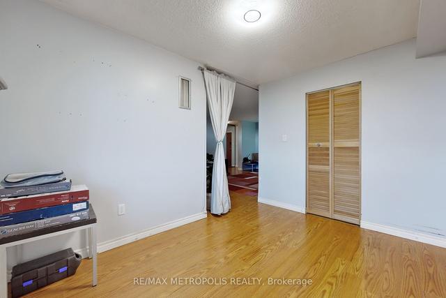 704 - 121 Trudelle St, Condo with 3 bedrooms, 2 bathrooms and 1 parking in Toronto ON | Image 2