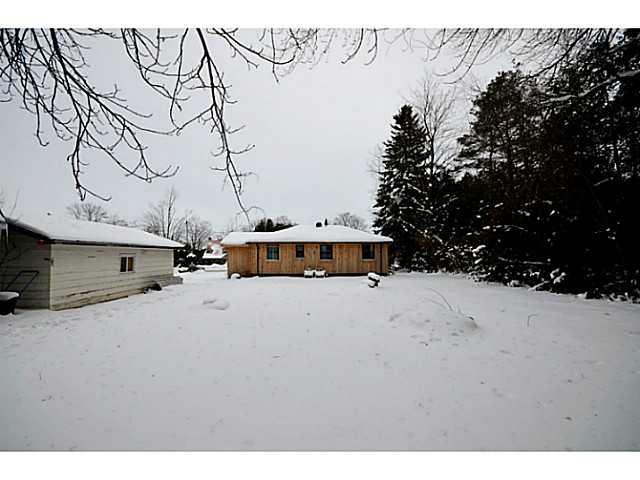 102 Lakeshore Rd W, House detached with 2 bedrooms, 1 bathrooms and null parking in Oro Medonte ON | Image 3