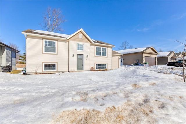 11 Dustin Drive, House detached with 3 bedrooms, 2 bathrooms and 3 parking in Petawawa ON | Image 2