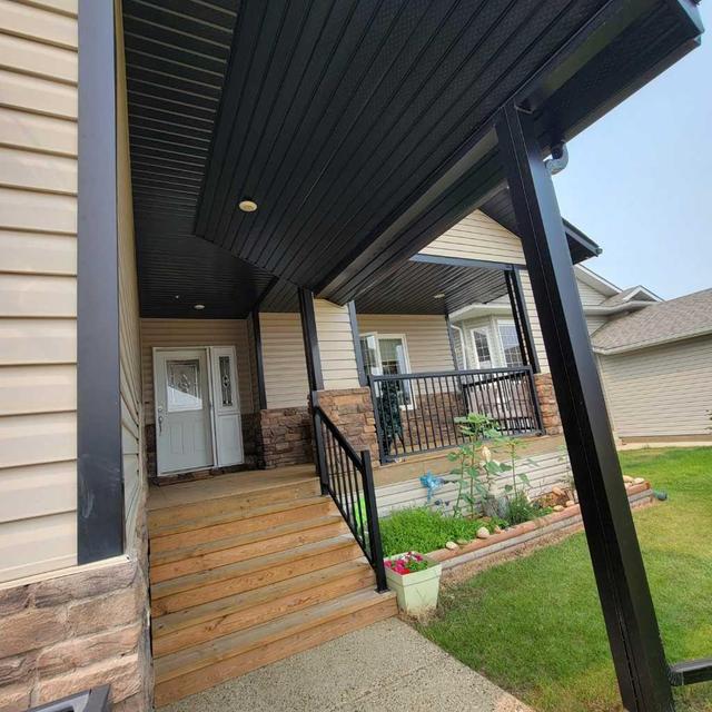 13022 91 Street, House detached with 4 bedrooms, 3 bathrooms and 2 parking in Peace River AB | Image 3