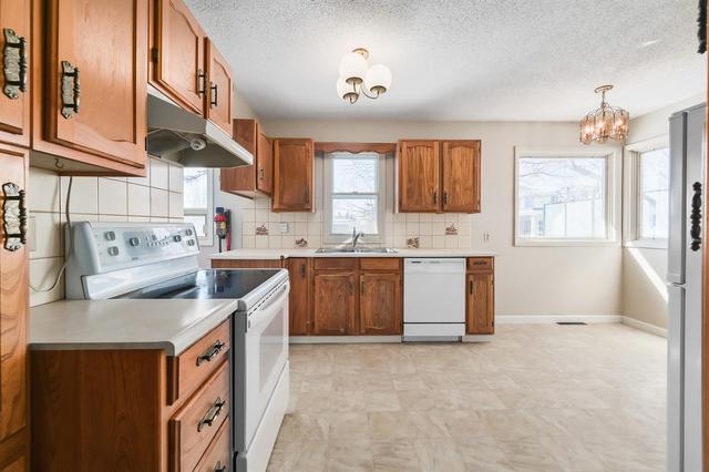 7 Manor Road Sw, House detached with 4 bedrooms, 2 bathrooms and 3 parking in Calgary AB | Image 15