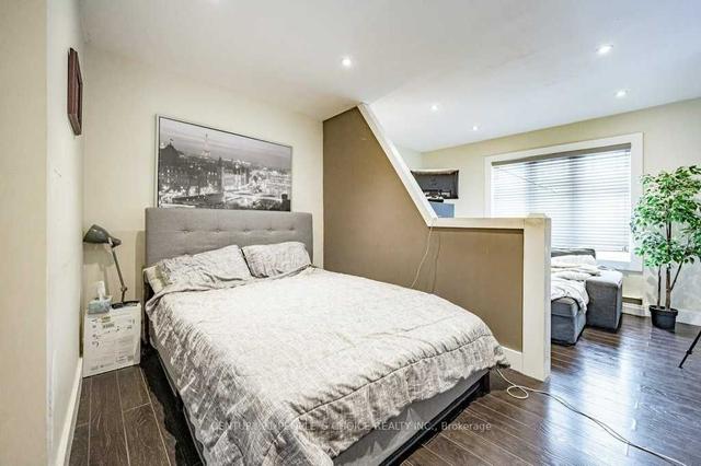 2453 St Clair Ave W, House detached with 5 bedrooms, 1 bathrooms and 6 parking in Toronto ON | Image 29