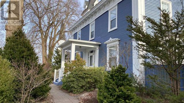 419 Main Street, House detached with 5 bedrooms, 3 bathrooms and null parking in Queens NS | Image 2