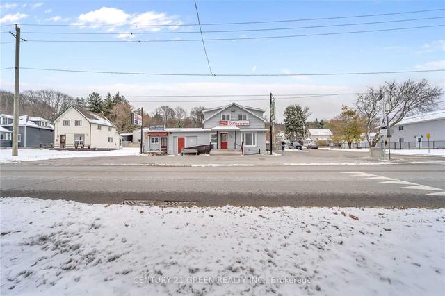 106 Robert St W, House detached with 3 bedrooms, 2 bathrooms and 8 parking in Penetanguishene ON | Image 7