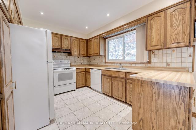 63 Goldberry Sq, House detached with 4 bedrooms, 4 bathrooms and 4 parking in Toronto ON | Image 3