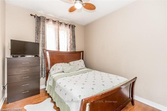 246 Kozlov St, House detached with 3 bedrooms, 3 bathrooms and 6 parking in Barrie ON | Image 2