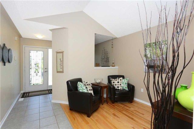 673 Blythwood Sq, House detached with 2 bedrooms, 2 bathrooms and 2 parking in Oshawa ON | Image 3