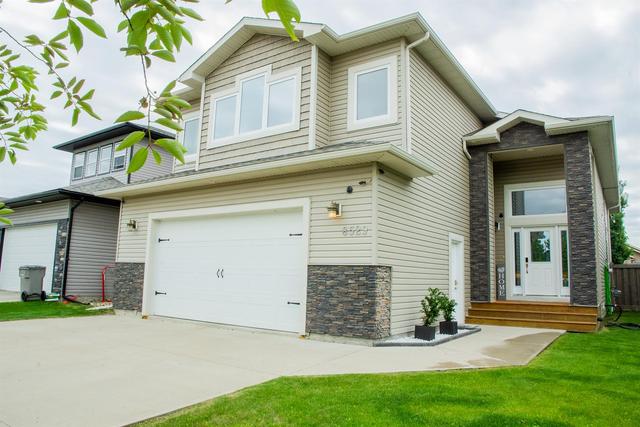 8529 70 Avenue, House detached with 4 bedrooms, 3 bathrooms and 4 parking in Grande Prairie AB | Image 1