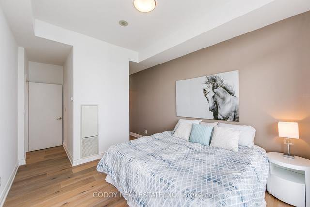 lph4901 - 55 Bremner Blvd, Condo with 3 bedrooms, 2 bathrooms and 1 parking in Toronto ON | Image 5