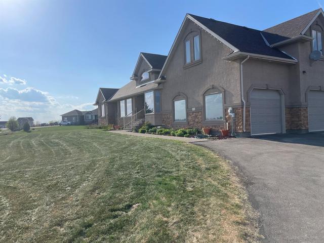 121 Chulavista Close, House detached with 4 bedrooms, 3 bathrooms and 10 parking in Lethbridge County AB | Image 2