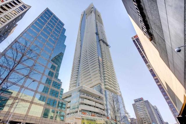 2110 - 1 Bloor St E, Condo with 2 bedrooms, 2 bathrooms and 0 parking in Toronto ON | Image 1
