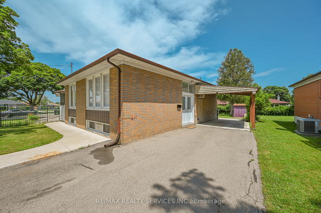 11 Billcar Rd, House detached with 3 bedrooms, 3 bathrooms and 6 parking in Toronto ON | Image 36