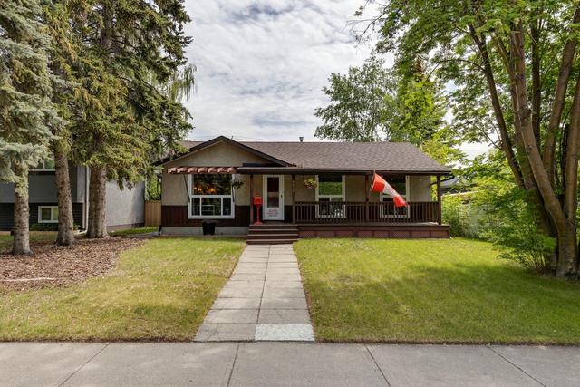 8616 Fairmount Drive Se, House detached with 3 bedrooms, 2 bathrooms and 3 parking in Calgary AB | Image 1