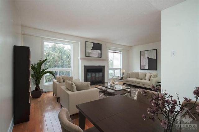 24 Gladecrest Court, Townhouse with 3 bedrooms, 3 bathrooms and 2 parking in Ottawa ON | Image 3