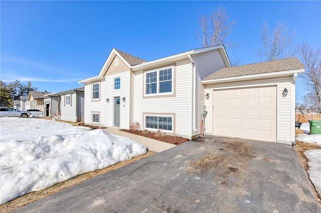 11 Dustin Drive, House detached with 3 bedrooms, 2 bathrooms and 3 parking in Petawawa ON | Image 3