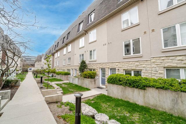 16 - 20 Turntable Cres, Townhouse with 3 bedrooms, 2 bathrooms and 2 parking in Toronto ON | Image 23