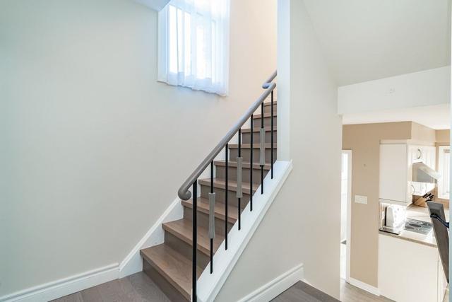 102 Marbury Cres, House semidetached with 3 bedrooms, 2 bathrooms and 6 parking in Toronto ON | Image 2