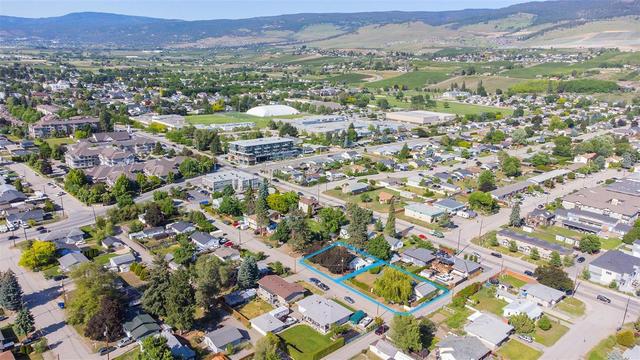 475 Montgomery Road, House detached with 4 bedrooms, 1 bathrooms and null parking in Kelowna BC | Image 10