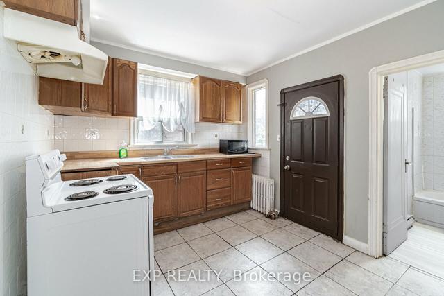 main - 70 Spencer Ave, House detached with 2 bedrooms, 1 bathrooms and 2 parking in Toronto ON | Image 14