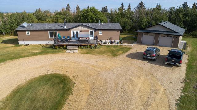34 Montrose Street, House detached with 3 bedrooms, 2 bathrooms and 2 parking in Lacombe County AB | Image 3