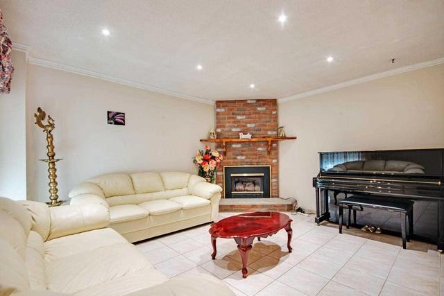 79 Upton Cres, House attached with 3 bedrooms, 4 bathrooms and 4 parking in Markham ON | Image 16