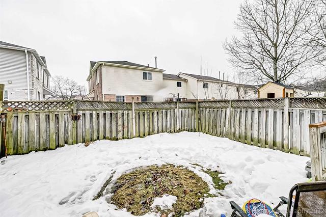 80 Hillhurst Cres, House attached with 3 bedrooms, 3 bathrooms and 4 parking in Clarington ON | Image 6