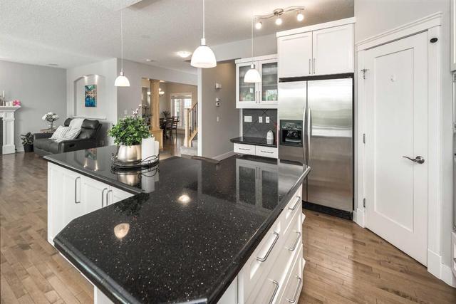 72 Strathlea Close Sw, House detached with 4 bedrooms, 3 bathrooms and 4 parking in Calgary AB | Image 5