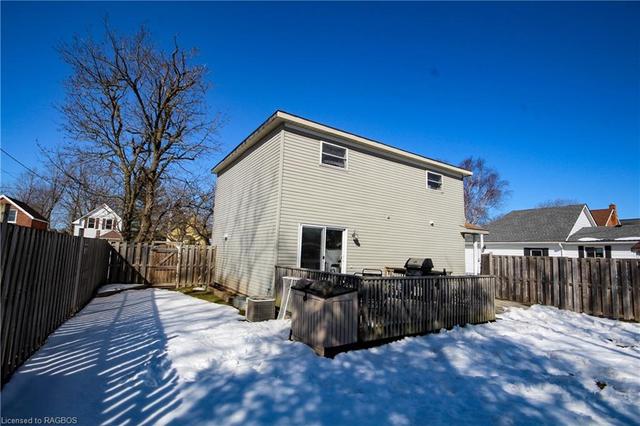 1661 8th Avenue E, House detached with 3 bedrooms, 1 bathrooms and null parking in Owen Sound ON | Image 41
