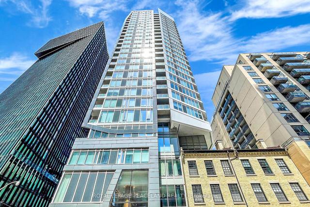 1810 - 68 Shuter St, Condo with 2 bedrooms, 2 bathrooms and 0 parking in Toronto ON | Image 1