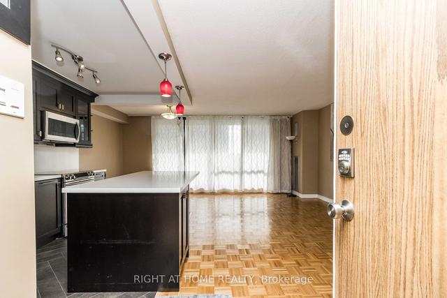 1411 - 177 Linus Rd, Condo with 2 bedrooms, 2 bathrooms and 1 parking in Toronto ON | Image 36