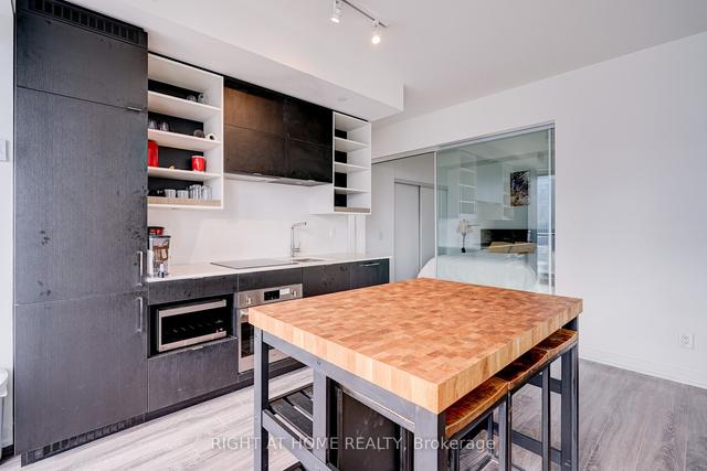 2410 - 20 Edward St, Condo with 3 bedrooms, 2 bathrooms and 1 parking in Toronto ON | Image 17