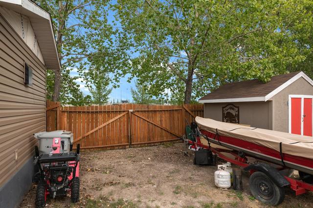 185 Card Crescent, House detached with 3 bedrooms, 2 bathrooms and 5 parking in Wood Buffalo AB | Image 10