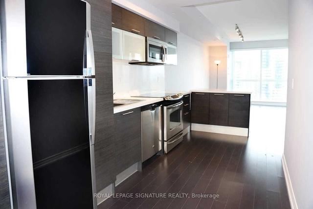 5001 - 386 Yonge St, Condo with 2 bedrooms, 2 bathrooms and 1 parking in Toronto ON | Image 1