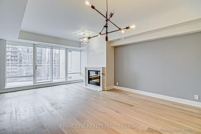 2808 - 180 University Ave, Condo with 2 bedrooms, 3 bathrooms and 1 parking in Toronto ON | Image 6