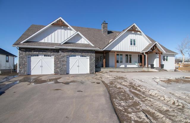 506 3 Street, House detached with 6 bedrooms, 3 bathrooms and 6 parking in Lethbridge County AB | Image 2