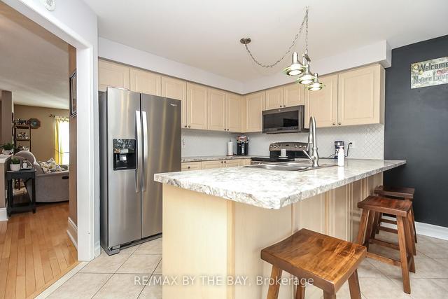 48 Regina Blvd, House detached with 2 bedrooms, 4 bathrooms and 6 parking in Wasaga Beach ON | Image 6